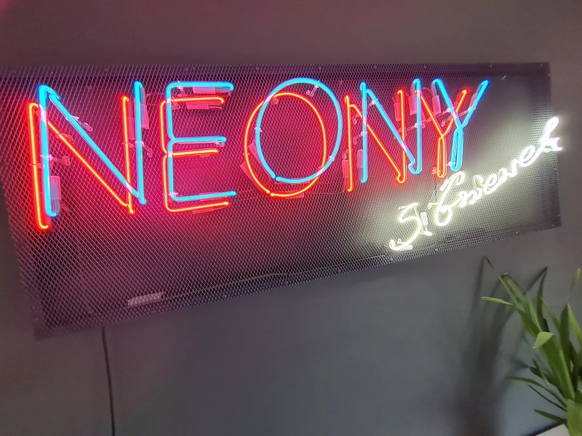 NEONY - zbliżenie